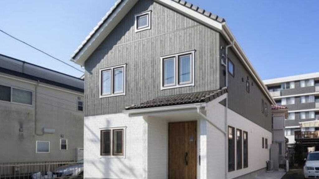 グレーを基調にしたシンプルな外観の住宅