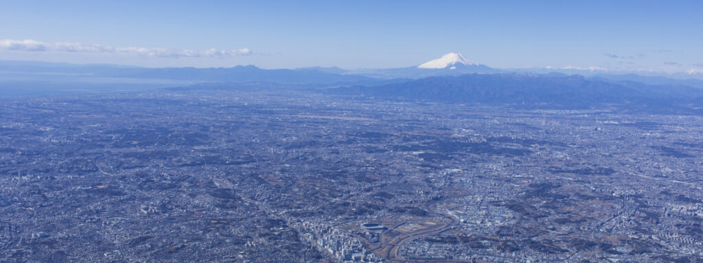 富士山と関東平野の広大な空撮風景