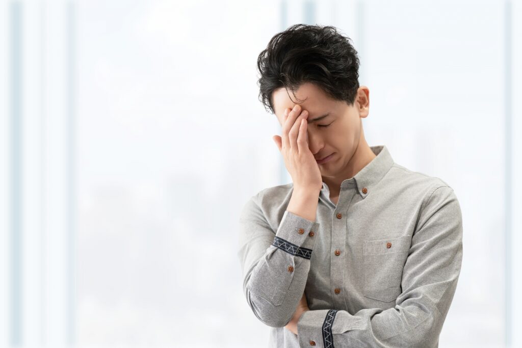 困っている男性